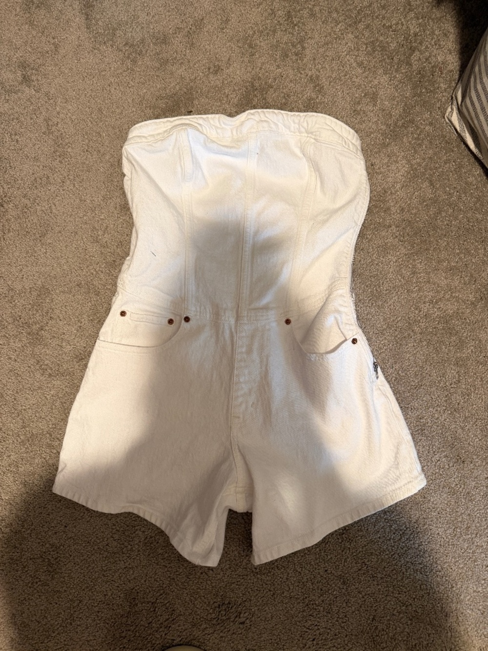 Abercrombie & Fitch white strapless romper 🤍